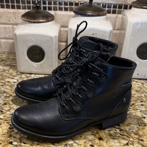 Earth waterproof lace up Avani boots